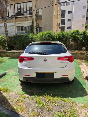 אלפא רומיאו ג'ולייטה