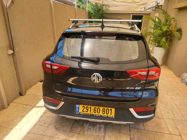 אם ג'י ZS