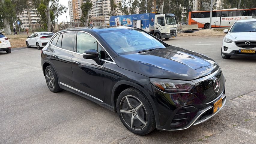 מרצדס-בנץ EQE SUV