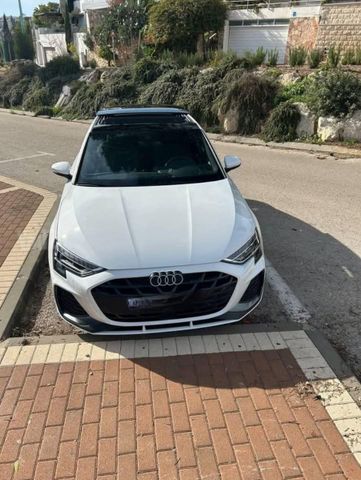 A3 S-Line Luxury אוט׳ האצ'בק 5 דל 1.5 (150 כ״ס)