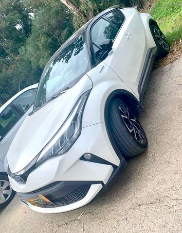 מודעת רכב טויוטה C-HR