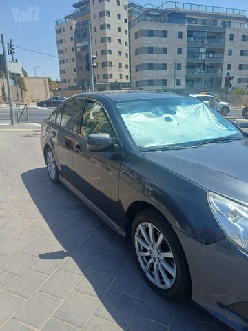 סובארו B4/לגאסי