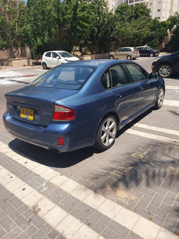 סובארו B4/לגאסי