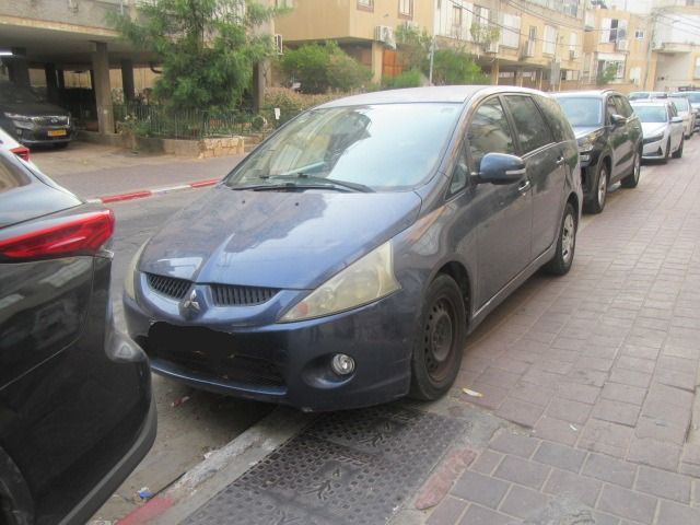 מיצובישי גרנדיס