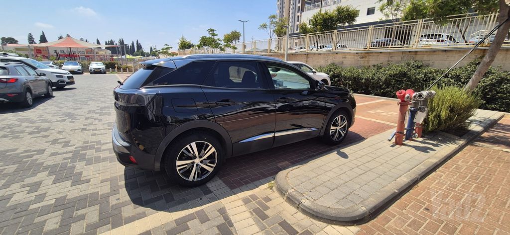 פיג'ו 3008