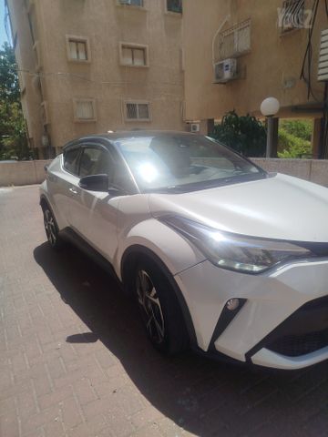 מודעת רכב טויוטה C-HR