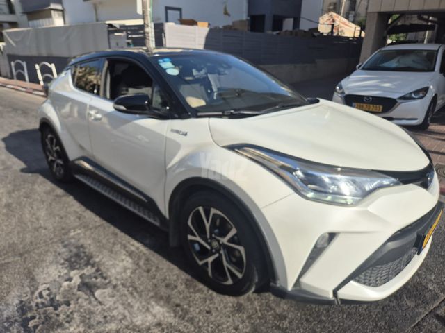 מודעת רכב טויוטה C-HR