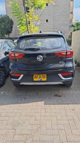 אם ג'י ZS