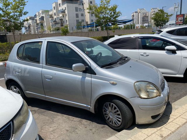 טויוטה יאריס
