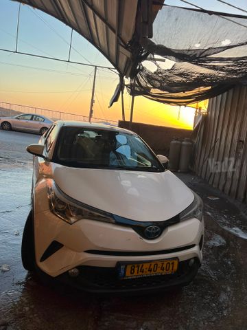 מודעת רכב טויוטה C-HR