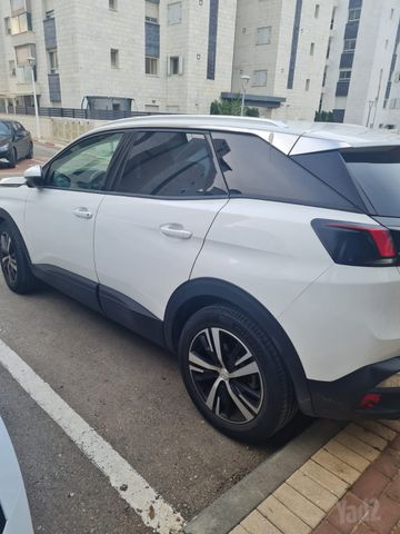 פיג'ו 3008