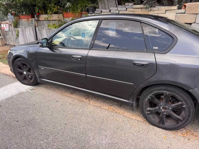 סובארו B4/לגאסי