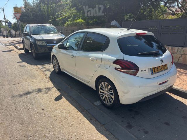 פיג'ו 208