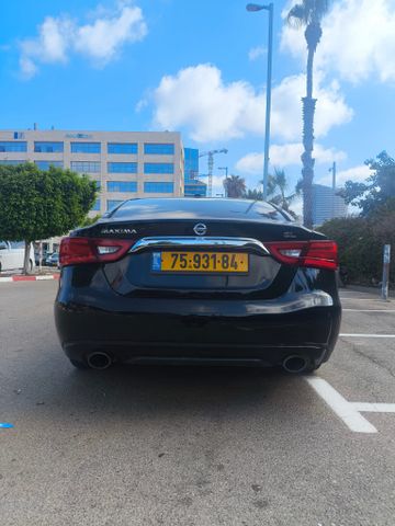ניסאן מקסימה