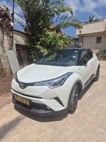 מודעת רכב טויוטה C-HR
