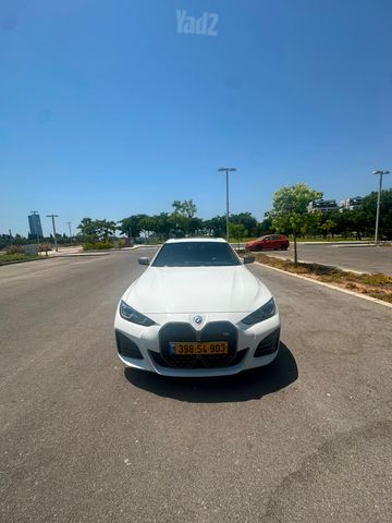 ב מ וו i4