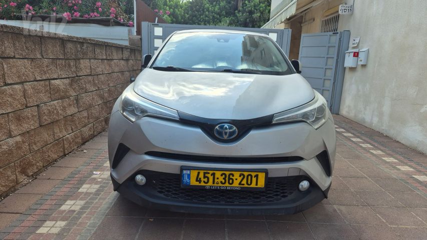 מודעת רכב טויוטה C-HR
