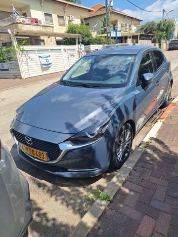 מודעת רכב מאזדה 2
