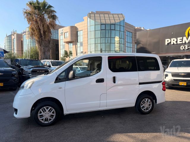 ניסאן NV200