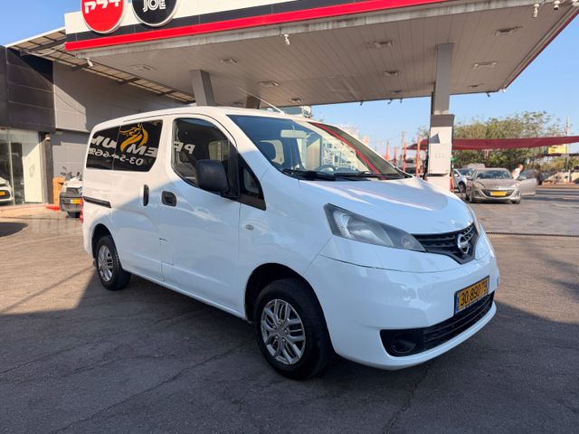 ניסאן NV200