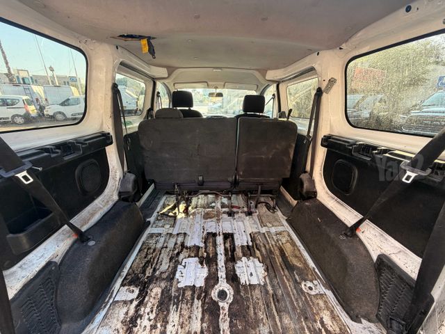 ניסאן NV200