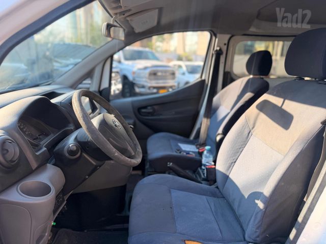 ניסאן NV200