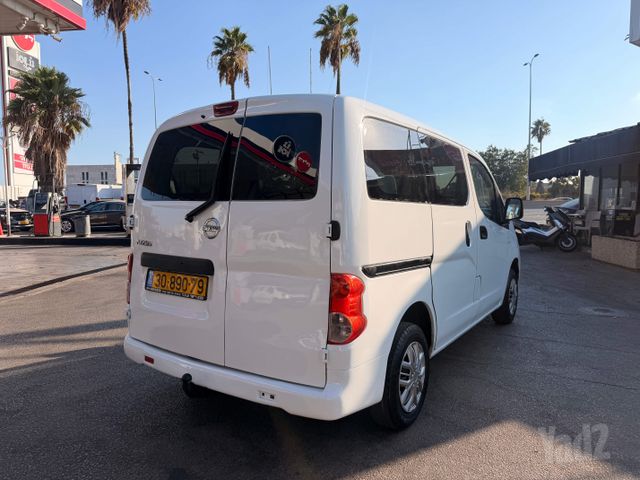 ניסאן NV200