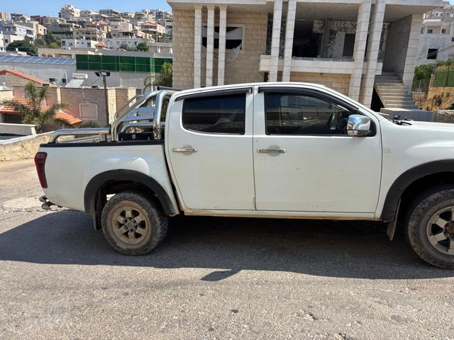 איסוזו די-מקס