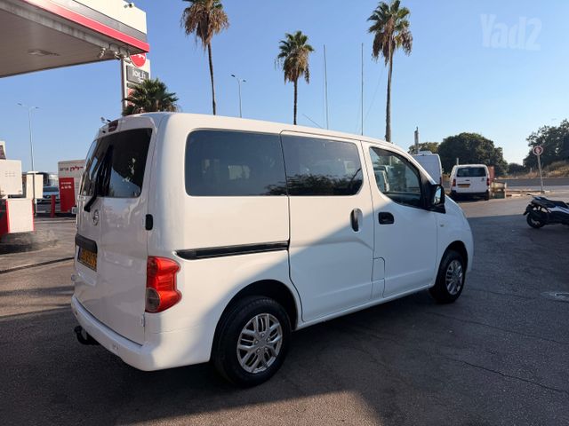 ניסאן NV200