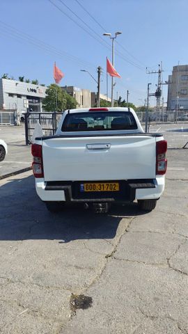 איסוזו די-מקס