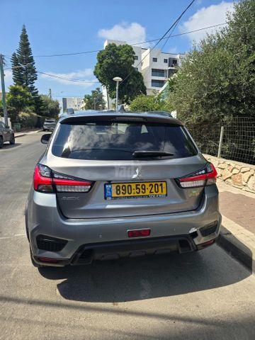 מודעת רכב מיצובישי ASX