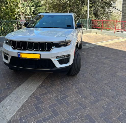 מודעת רכב ג'יפ גרנד צ'ירוקי