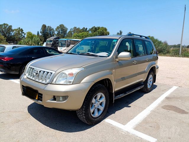 לנד קרוזר Luxury אוט׳ דיזל 8 מק 5 דל 3.0 (173 כ״ס)