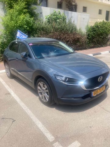 מודעת רכב מאזדה CX-30