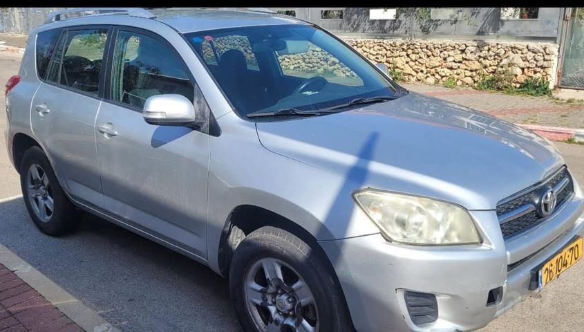 טויוטה RAV4