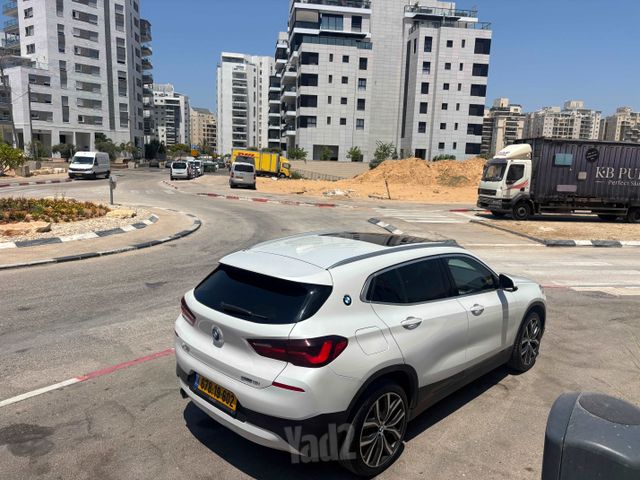ב מ וו X2