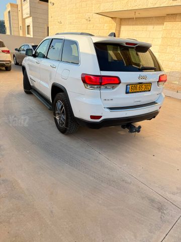 מודעת רכב ג'יפ גרנד צ'ירוקי
