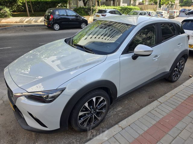 מודעת רכב מאזדה CX-3