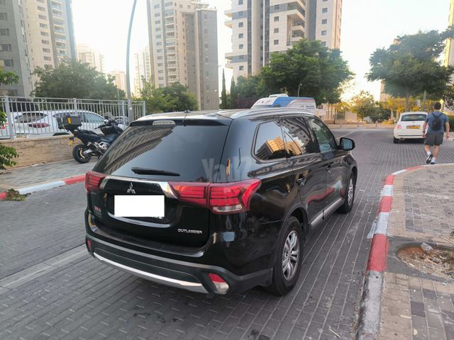 מיצובישי אאוטלנדר