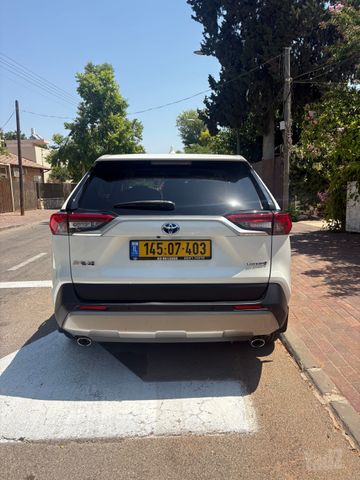 טויוטה RAV4