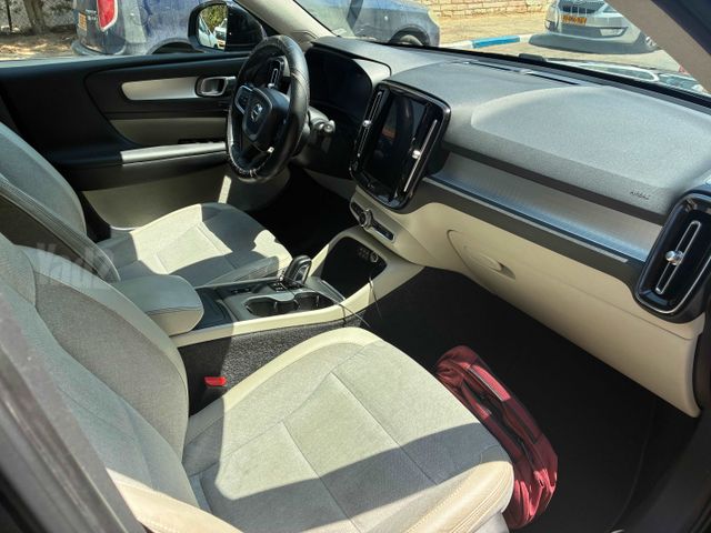 וולוו XC40