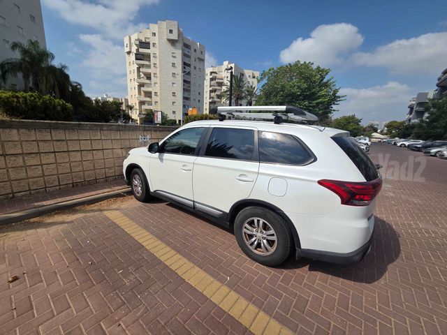 מיצובישי אאוטלנדר