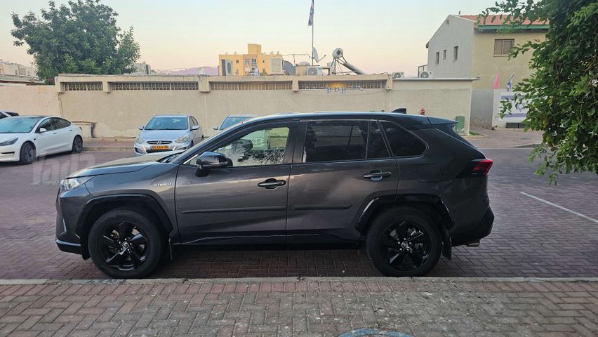 מודעת רכב טויוטה RAV4