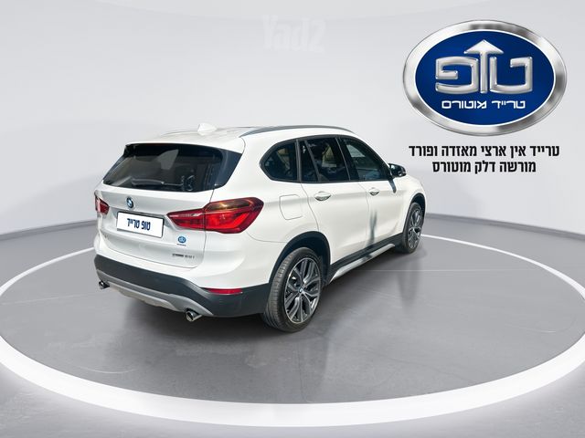 ב מ וו X1