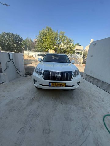 טויוטה לנד קרוזר