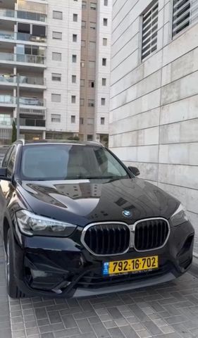 ב מ וו X1