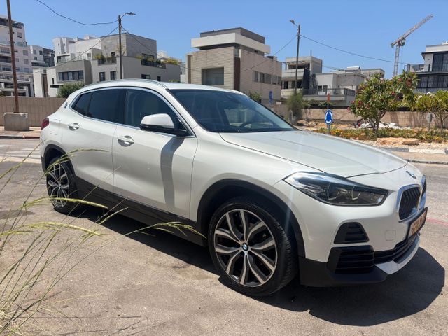 ב מ וו X2