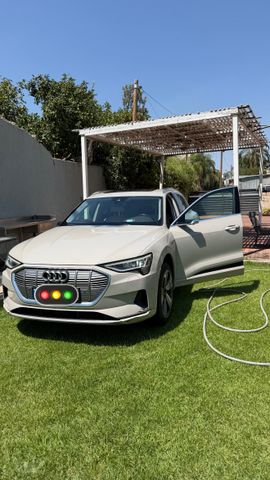 מודעת רכב אאודי E-tron