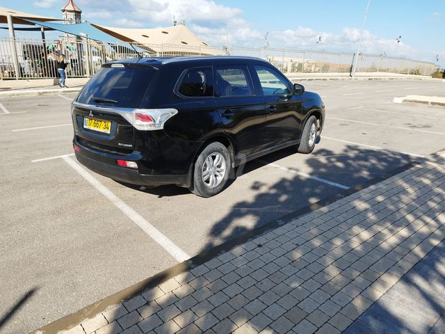 מיצובישי אאוטלנדר