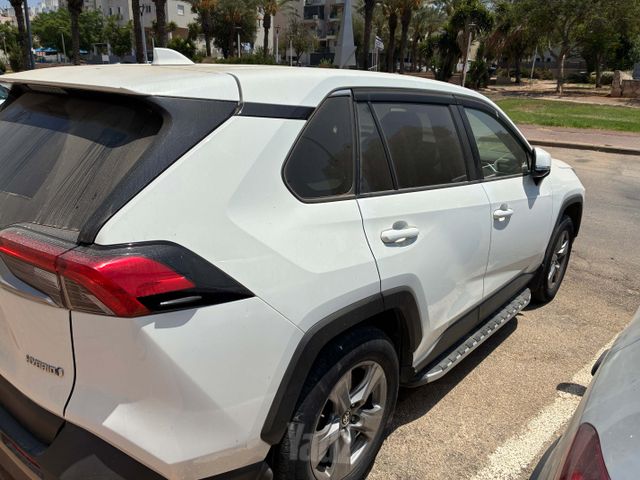 מודעת רכב טויוטה RAV4